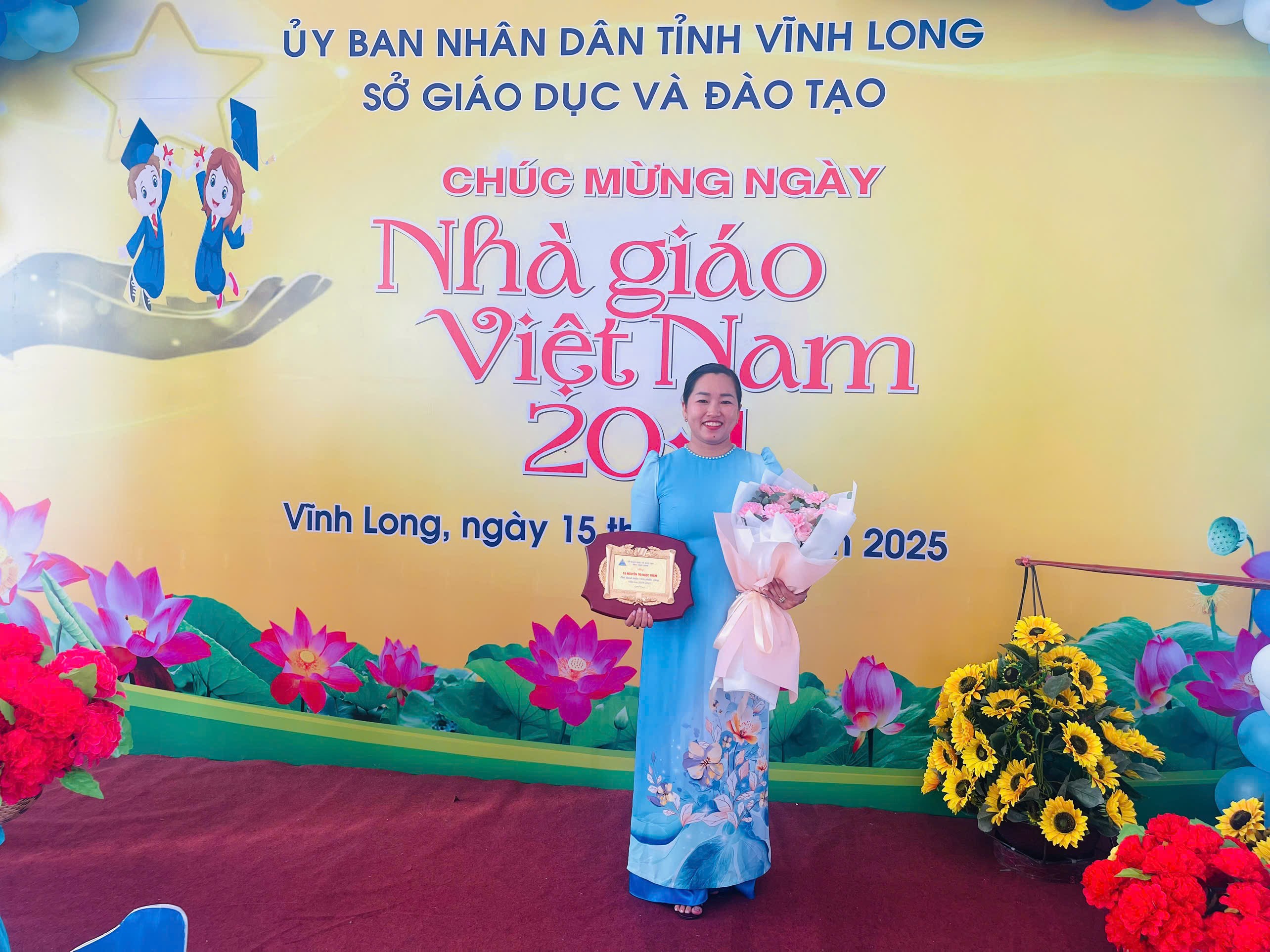 Cô Nguyễn Thị Ngọc Trầm, ngọn lửa nhiệt huyết lan tỏa từ trường THCS Hiếu Phụng; vinh dự đón nhận danh hiệu “Viên phấn vàng” cấp tỉnh năm 2025