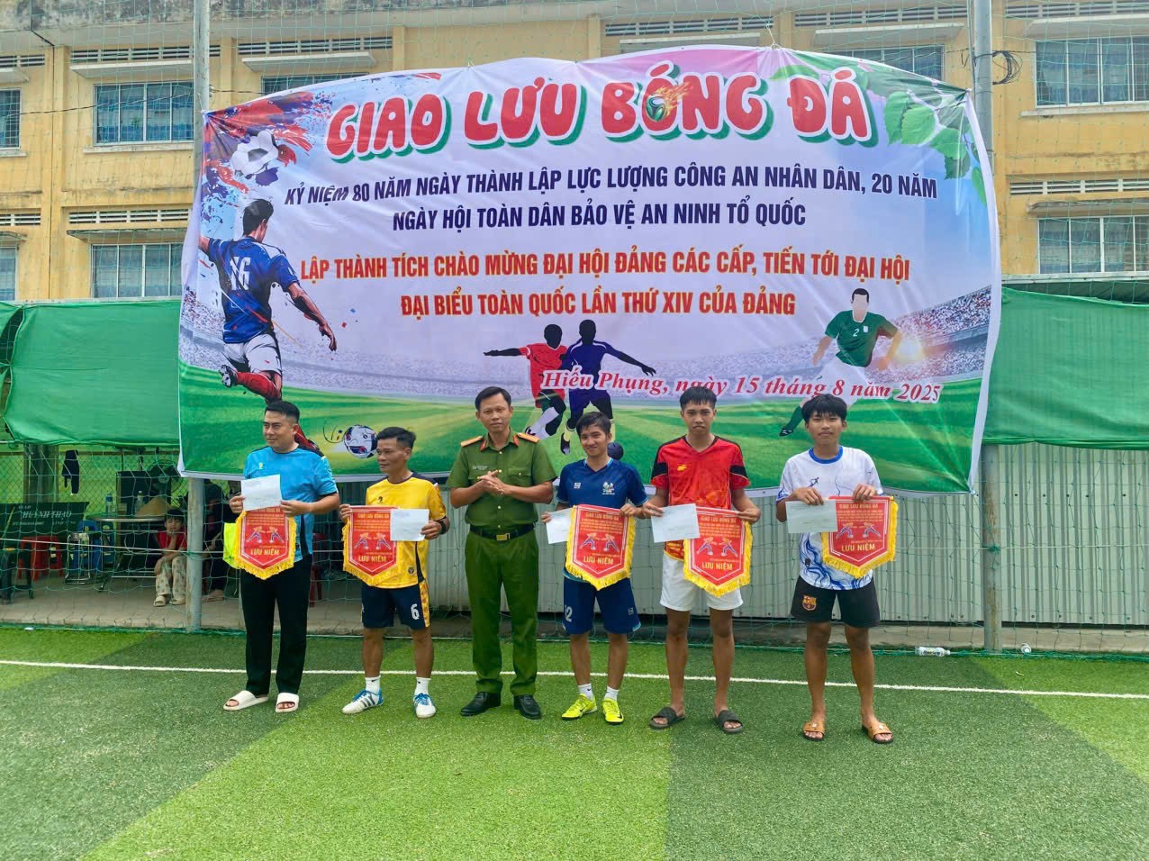 CÔNG AN XÃ HIẾU PHỤNG TỔ CHỨC GIẢI BÓNG ĐÁ NGÀY HỘI TOÀN DÂN BẢO VỆ AN NINH TỔ QUỐC NĂM 2025