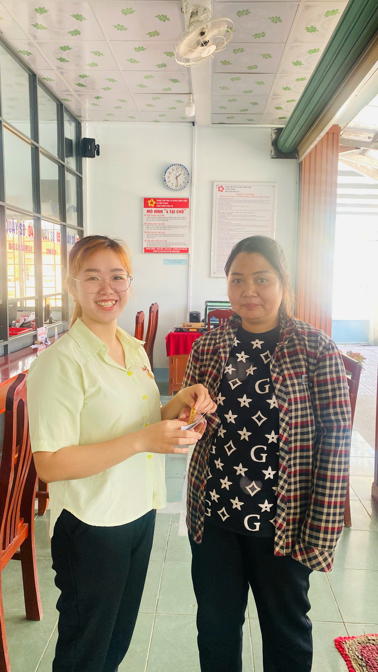 Tấm gương sáng giữa đời thường: cán bộ Hành chính công xã Hiếu Phụng và nghĩa cử trả lại gần 62 triệu đồng cho người mất